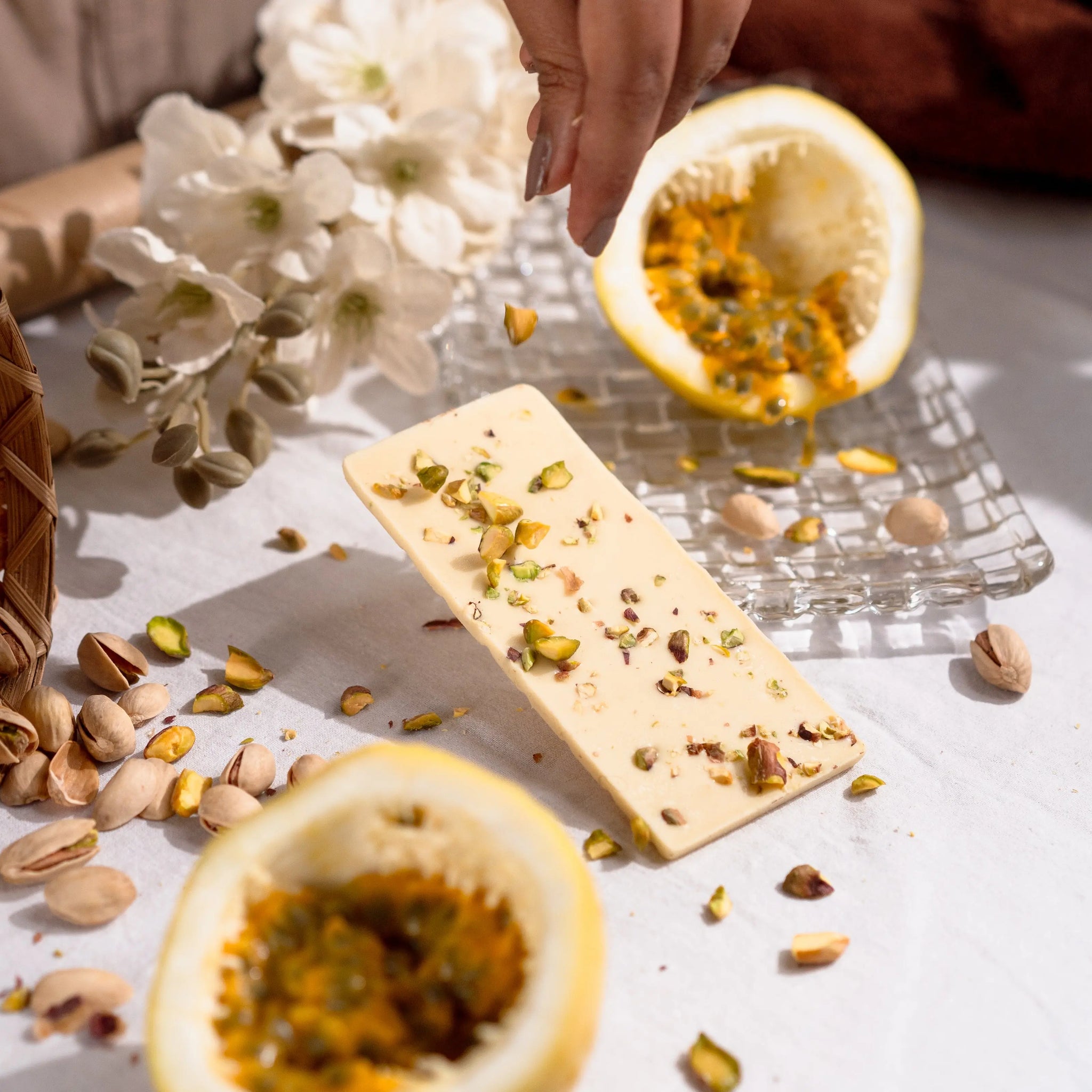 Passionfruit & Pistachio White Chocolate 30% Cavasachocolates